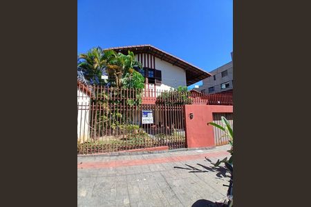 Casa à venda com 412m², 6 quartos e 4 vagas Casa à venda com 412m², 6 quartos e 4 vagasFachada/ Placa G: PAIC-48