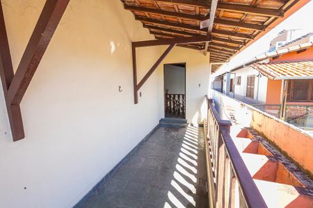 Casa à venda com 412m², 6 quartos e 4 vagas Casa à venda com 412m², 6 quartos e 4 vagasVaranda