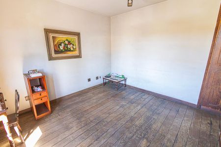 Casa à venda com 412m², 6 quartos e 4 vagas Casa à venda com 412m², 6 quartos e 4 vagasQuarto 2/ suite