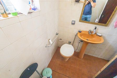 Casa à venda com 412m², 6 quartos e 4 vagas Casa à venda com 412m², 6 quartos e 4 vagasBanheiro de serviço