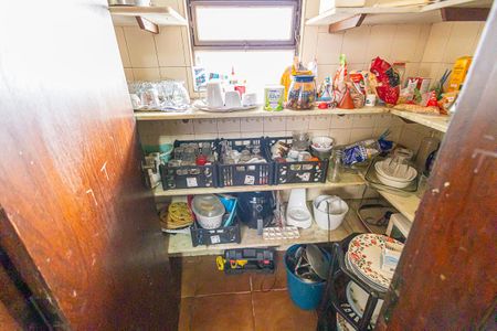 Casa à venda com 412m², 6 quartos e 4 vagas Casa à venda com 412m², 6 quartos e 4 vagasDispensa