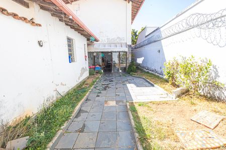 Casa à venda com 412m², 6 quartos e 4 vagas Casa à venda com 412m², 6 quartos e 4 vagasQuintal