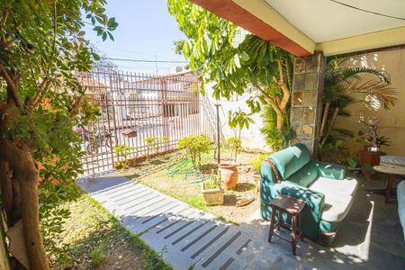 Casa à venda com 412m², 6 quartos e 4 vagas Casa à venda com 412m², 6 quartos e 4 vagasArea externa
