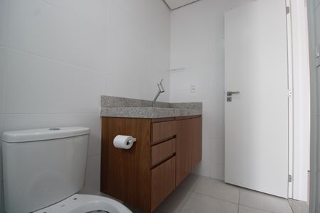 Apartamento para alugar com 80m², 2 quartos e 1 vagaBanheiro da suíte