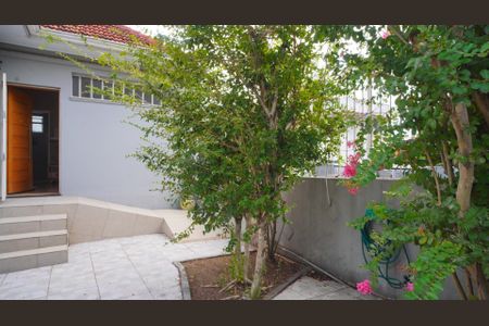 Casa à venda com 90m², 3 quartos e 2 vagasEntrada da frente da casa com rampa de acesso 