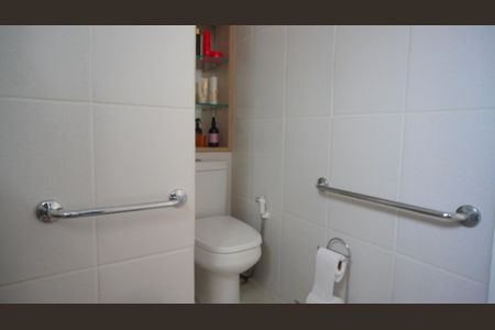 Casa à venda com 90m², 3 quartos e 2 vagasBanheiro adaptado, acessível a idosos e cadeirante 