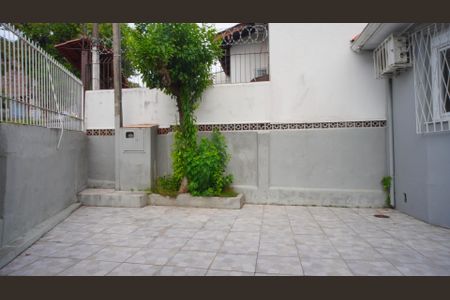 Casa à venda com 90m², 3 quartos e 2 vagasQuintal da frente 