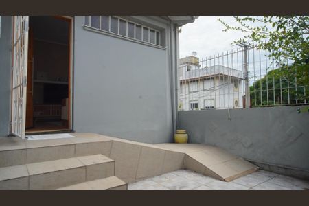 Casa à venda com 90m², 3 quartos e 2 vagasRampa de acesso porta entrada da casa