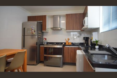 Casa à venda com 90m², 3 quartos e 2 vagasCozinha 