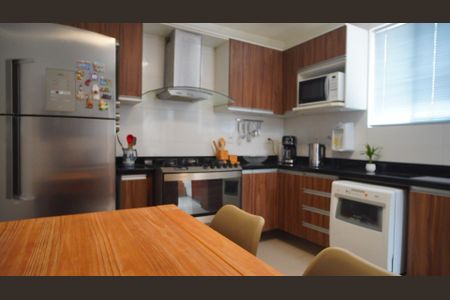 Casa à venda com 90m², 3 quartos e 2 vagasCozinha 