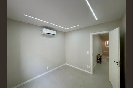 Quarto 1 de apartamento à venda com 3 quartos, 120m² em Copacabana, Rio de Janeiro
