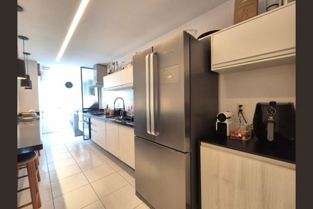 Apartamento à venda com 191m², 3 quartos e 2 vagasCozinha 