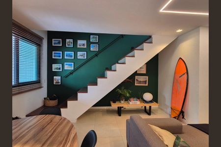 Apartamento à venda com 191m², 3 quartos e 2 vagasEscada 