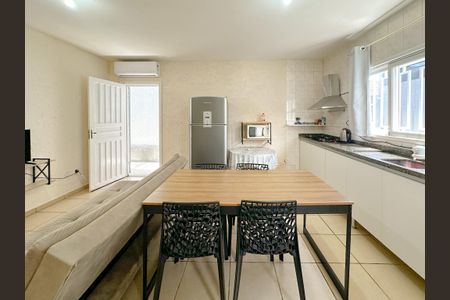 Sala de Jantar de casa para alugar com 2 quartos, 65m² em São João do Rio Vermelho, Florianópolis