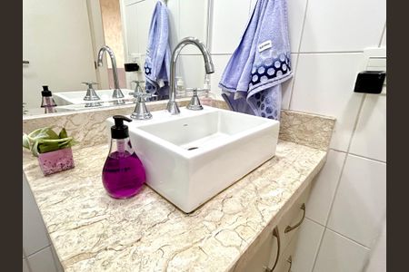 Apartamento à venda com 75m², 3 quartos e 2 vagasBanheiro 1