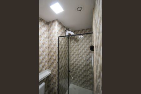 Banheiro de apartamento para alugar com 1 quarto, 28m² em Vila Tolstoi, São Paulo