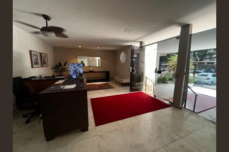 Apartamento à venda com 210m², 4 quartos e 2 vagas Apartamento à venda com 210m², 4 quartos e 2 vagasHall