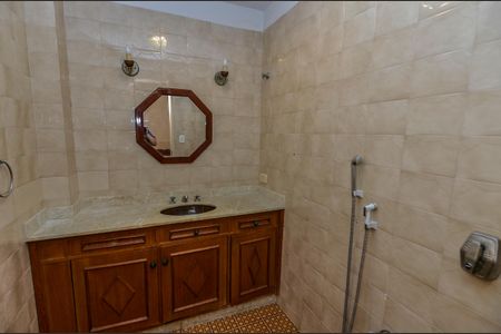 Apartamento à venda com 210m², 4 quartos e 2 vagas Apartamento à venda com 210m², 4 quartos e 2 vagasBanheiro da Suíte