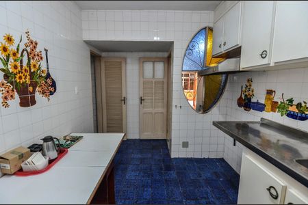 Apartamento à venda com 210m², 4 quartos e 2 vagas Apartamento à venda com 210m², 4 quartos e 2 vagasCozinha