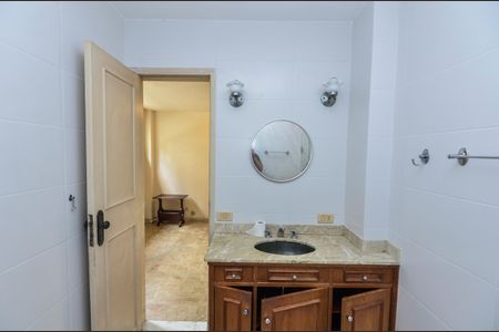 Apartamento à venda com 210m², 4 quartos e 2 vagas Apartamento à venda com 210m², 4 quartos e 2 vagasBanheiro Social