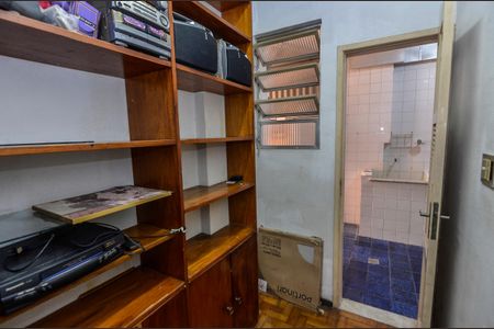 Apartamento à venda com 210m², 4 quartos e 2 vagas Apartamento à venda com 210m², 4 quartos e 2 vagasQuarto de Serviço