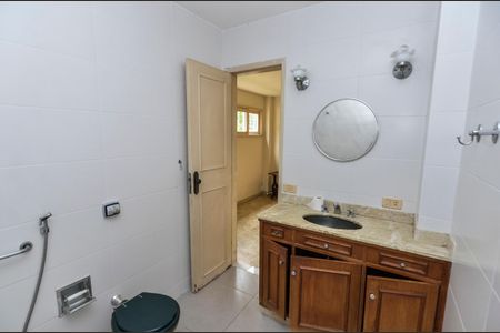 Apartamento à venda com 210m², 4 quartos e 2 vagas Apartamento à venda com 210m², 4 quartos e 2 vagasBanheiro Social