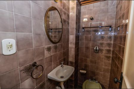 Apartamento à venda com 210m², 4 quartos e 2 vagas Apartamento à venda com 210m², 4 quartos e 2 vagasLavabo