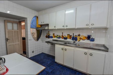 Apartamento à venda com 210m², 4 quartos e 2 vagas Apartamento à venda com 210m², 4 quartos e 2 vagasCozinha