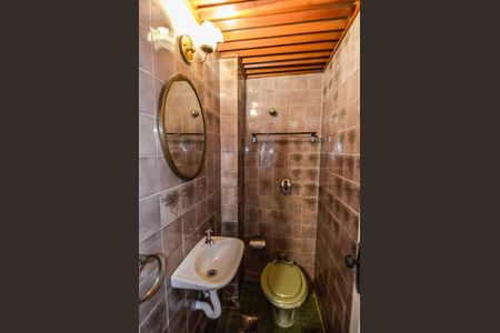 Apartamento à venda com 210m², 4 quartos e 2 vagas Apartamento à venda com 210m², 4 quartos e 2 vagasLavabo