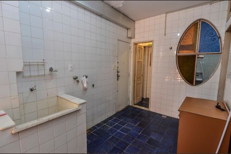 Apartamento à venda com 210m², 4 quartos e 2 vagas Apartamento à venda com 210m², 4 quartos e 2 vagasÁrea de Serviço