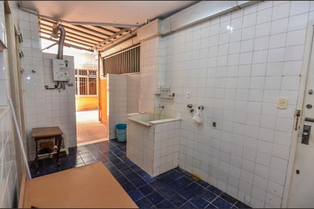 Apartamento à venda com 210m², 4 quartos e 2 vagas Apartamento à venda com 210m², 4 quartos e 2 vagasÁrea de Serviço