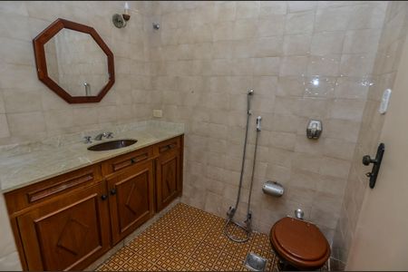 Apartamento à venda com 210m², 4 quartos e 2 vagas Apartamento à venda com 210m², 4 quartos e 2 vagasBanheiro da Suíte