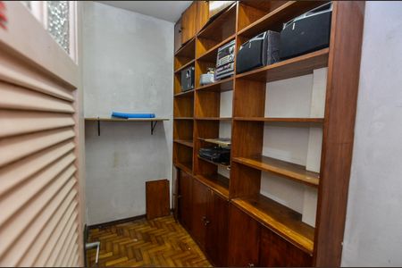 Apartamento à venda com 210m², 4 quartos e 2 vagas Apartamento à venda com 210m², 4 quartos e 2 vagasQuarto de Serviço