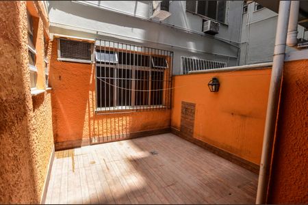 Apartamento à venda com 210m², 4 quartos e 2 vagas Apartamento à venda com 210m², 4 quartos e 2 vagasÁrea de Serviço