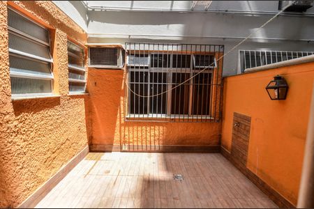 Apartamento à venda com 210m², 4 quartos e 2 vagas Apartamento à venda com 210m², 4 quartos e 2 vagasÁrea de Serviço