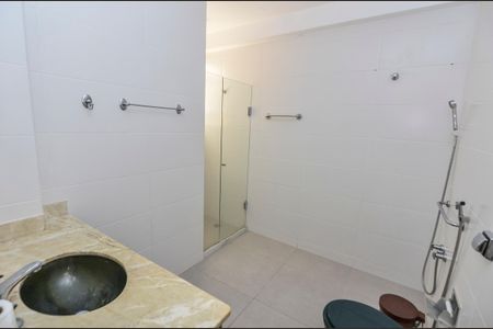 Apartamento à venda com 210m², 4 quartos e 2 vagas Apartamento à venda com 210m², 4 quartos e 2 vagasBanheiro Social