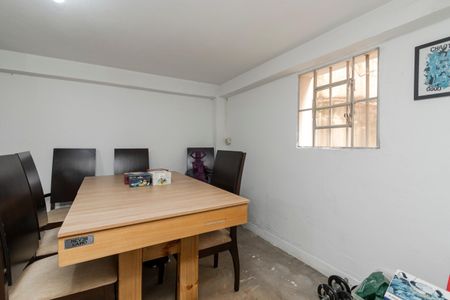 Casa à venda com 130m², 2 quartos e 2 vagasQuarto de Serviço