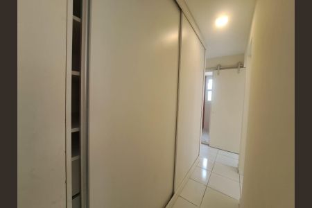 Corredor de apartamento à venda com 2 quartos, 48m² em Conceicao, Osasco