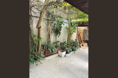 Casa à venda com 500m², 5 quartos e 3 vagas Casa à venda com 500m², 5 quartos e 3 vagasÁrea externa