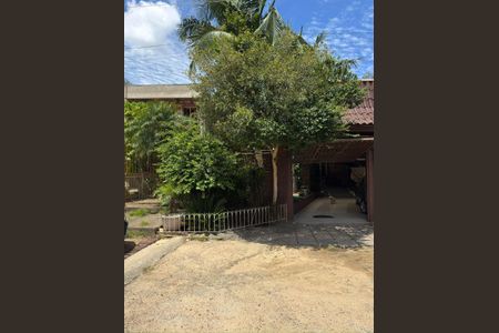 Casa à venda com 500m², 5 quartos e 3 vagas Casa à venda com 500m², 5 quartos e 3 vagasÁrea externa