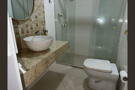 Banheiro de casa à venda com 5 quartos, 500m² em Belém Velho, Porto Alegre