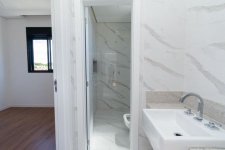 Apartamento à venda com 135m², 3 quartos e 3 vagas Apartamento à venda com 135m², 3 quartos e 3 vagasBanheiro das Semi Suítes