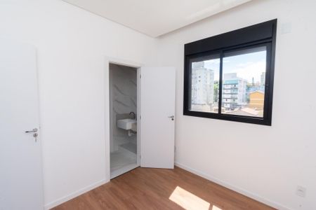 Apartamento à venda com 135m², 3 quartos e 3 vagas Apartamento à venda com 135m², 3 quartos e 3 vagasQuarto 1 - Semi Suíte
