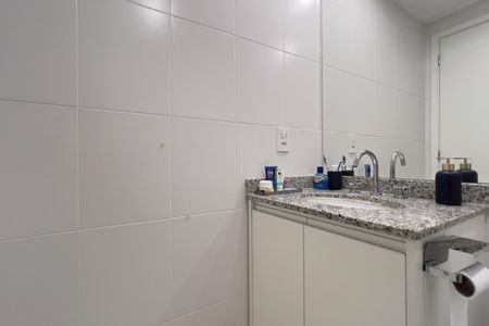 Apartamento para alugar com 68m², 2 quartos e 1 vaga Apartamento para alugar com 68m², 2 quartos e 1 vagaBanheiro da Suíte