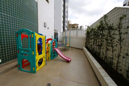 Apartamento à venda com 100m², 3 quartos e 2 vagasÁrea comum - Playground