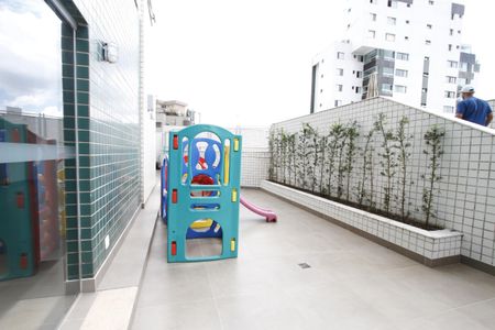 Apartamento à venda com 100m², 3 quartos e 2 vagasÁrea comum - Playground