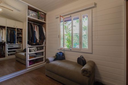 Closet de casa para alugar com 4 quartos, 300m² em Vila São Francisco, Mauá