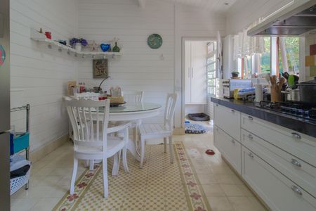 Casa para alugar com 300m², 4 quartos e 6 vagasCozinha