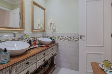 Casa para alugar com 300m², 4 quartos e 6 vagasBanheiro suíte