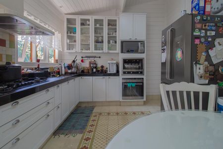 Casa para alugar com 300m², 4 quartos e 6 vagasCozinha